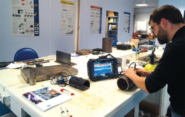 Total focusing method inspection of a pipe using the OmniScan X3 flaw detector in the weld inspection R&D laboratory of the Institut de Soudure