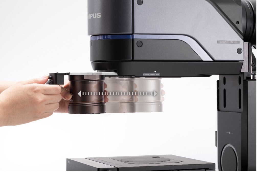 Veloce cambio dell'ingrandimento su un microscopio digitale
