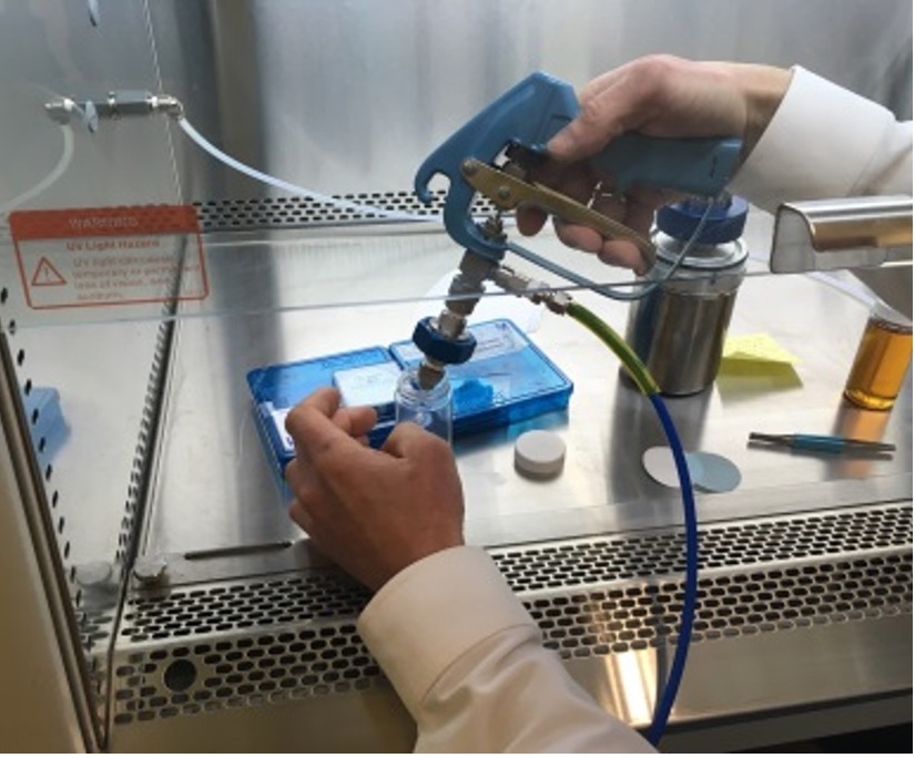 Oil sampling for cleanliness analysis